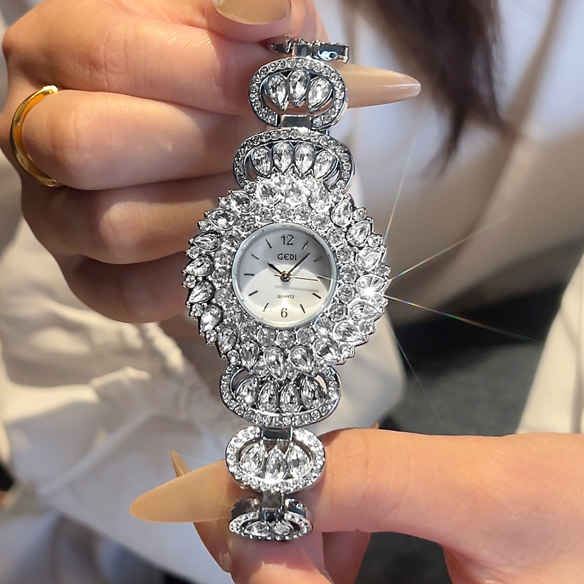 UTHAI CQ443 Fashionable Luxury - đánh giá và giá Luxury Watch Girl