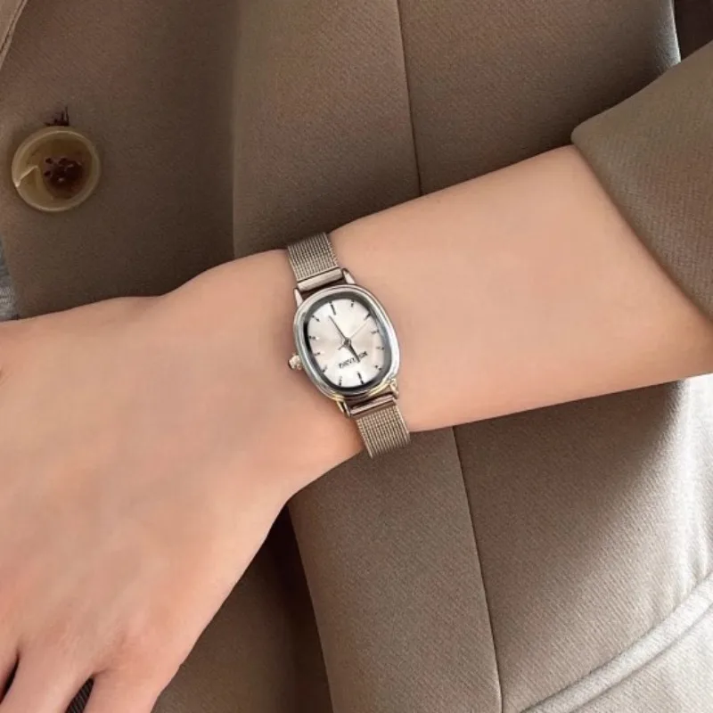 Small Oval Dial Green Watch Si - đánh giá và giá Luxury Watch Girl