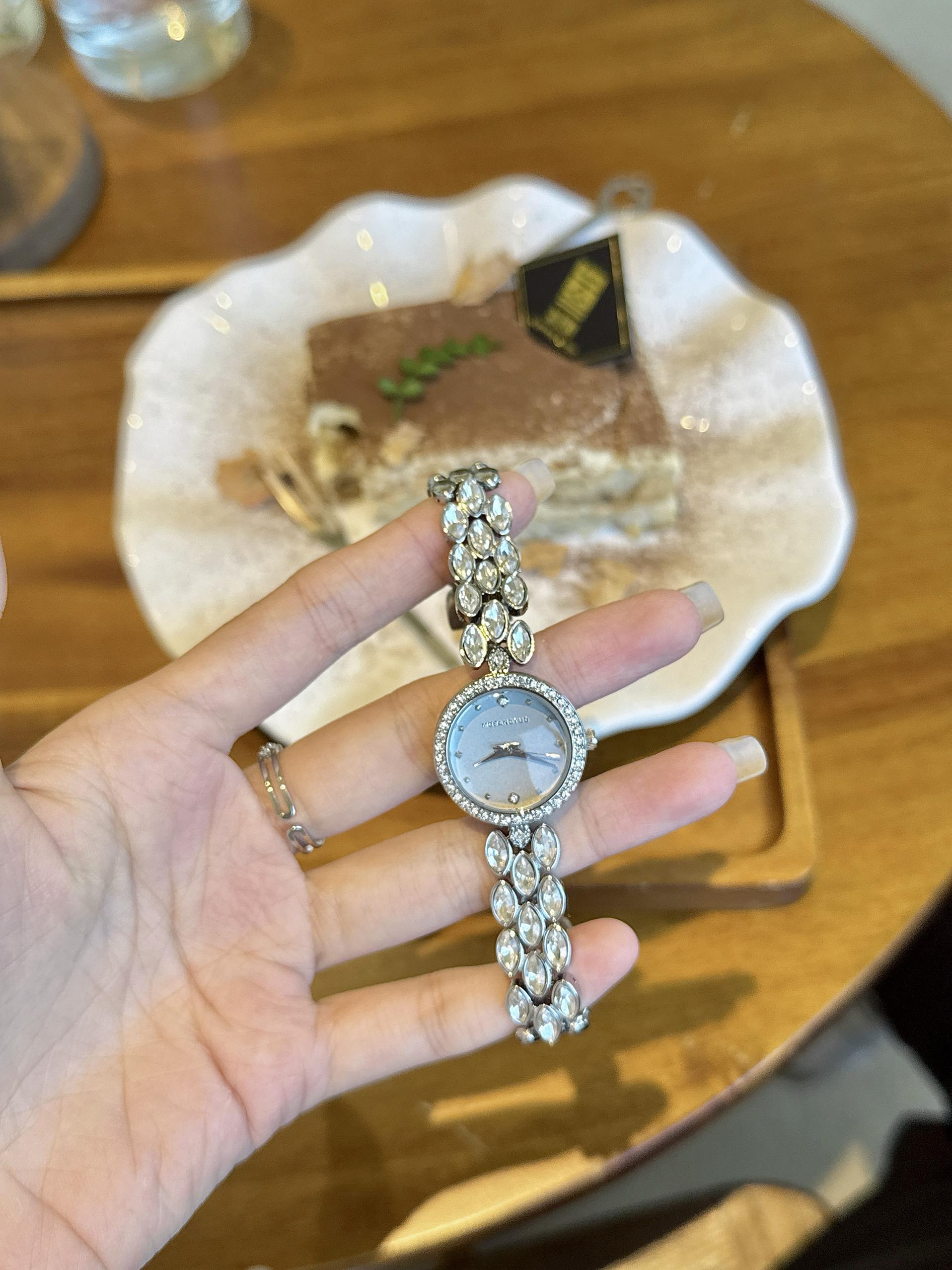 High-end women's watches with  - đánh giá và giá Luxury Watch Makes